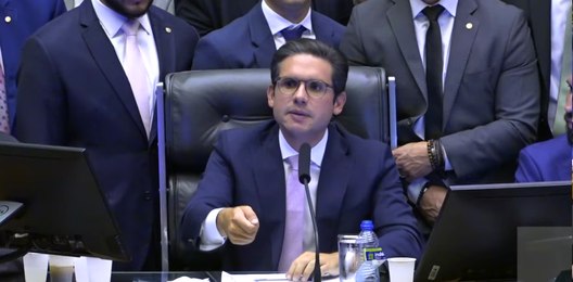 Hugo Motta enfrenta resistência de bolsonaristas e petistas