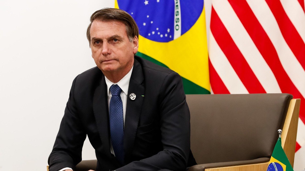 Jair Bolsonaro chega ao Brasil no dia 30 de março