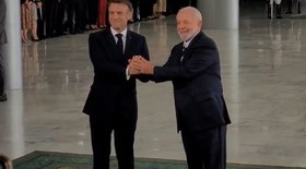 Lula recebe Emmanuel Macron em cerimônia em Brasília