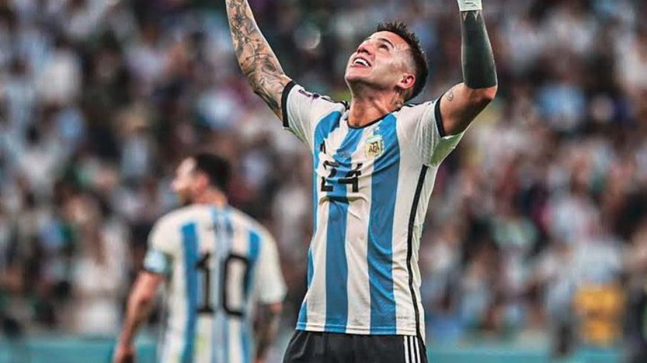 Enzo Fernández domina o meio campo da Argentina nesta Copa