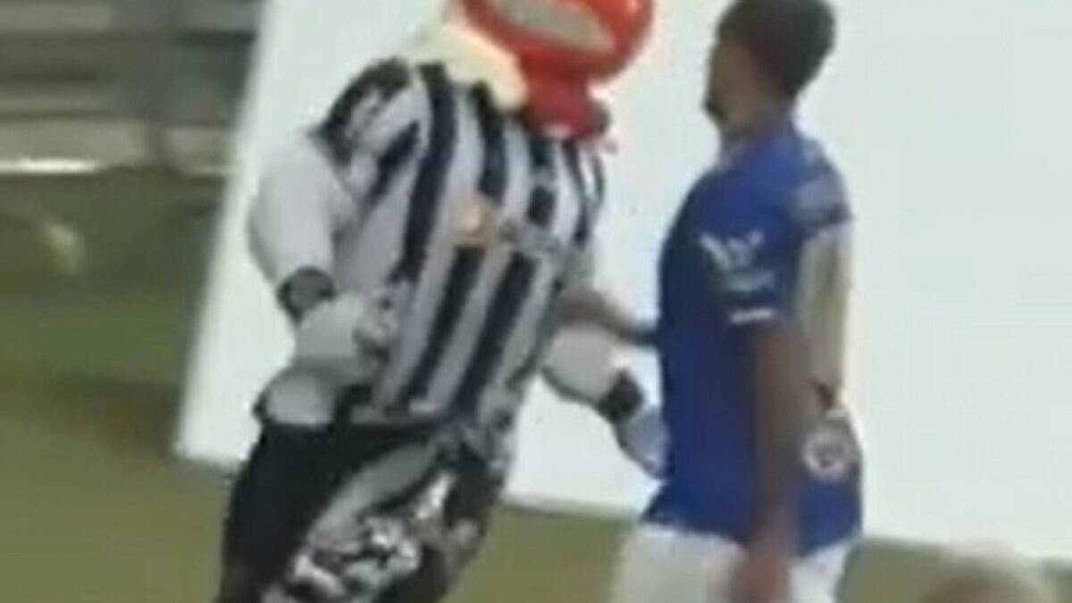 Mascote do Atlético-MG é suspenso pela FMF após interferir em comemoração no gol do Cruzeiro