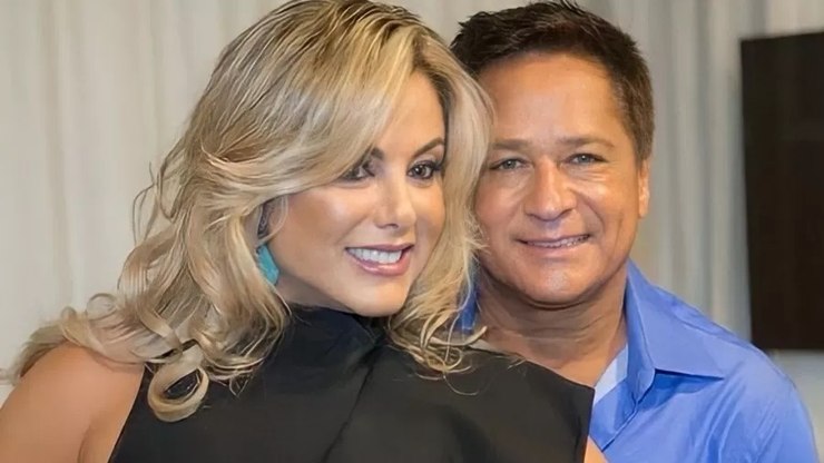 Fãs invadem palco em show de Leonardo e Poliana Rocha reage