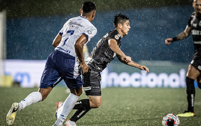 Daniel Ruiz sofre com adaptação e demora para ter chances no Santos