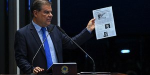 Senadores viajarão aos EUA para negociar tarifa de Trump