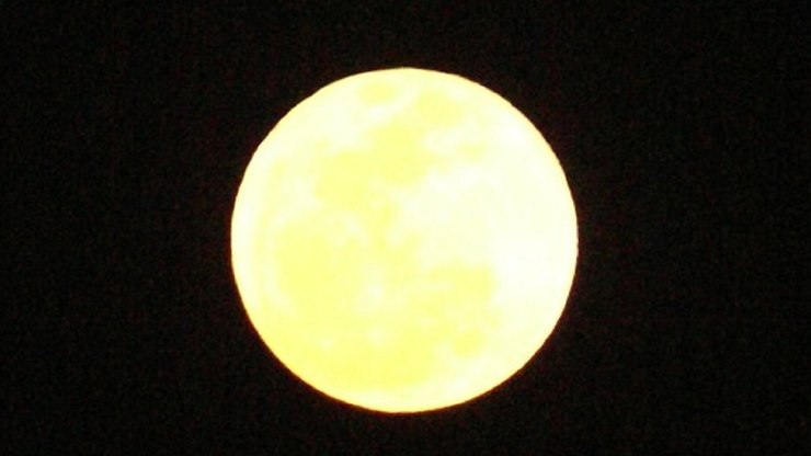 Superlua ilumina o céu nesta quarta-feira