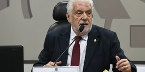 Jacques Wagner deixa liderança do governo no Senado