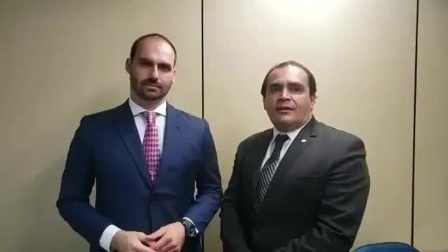 Eduardo Bolsonaro e o relator do processo de cassação, deputado Delegado Marcelo Freitas (União-MG) Eduardo Bolsonaro e o relator do processo de cassação, deputado Delegado Marcelo Freitas (União-MG)