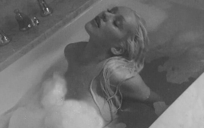 Christina Aguilera publica fotos pra lá de sensuais em sua conta oficial no Instagram