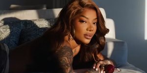 Ludmilla faz topless e Brunna deixa comentário inusitado; veja