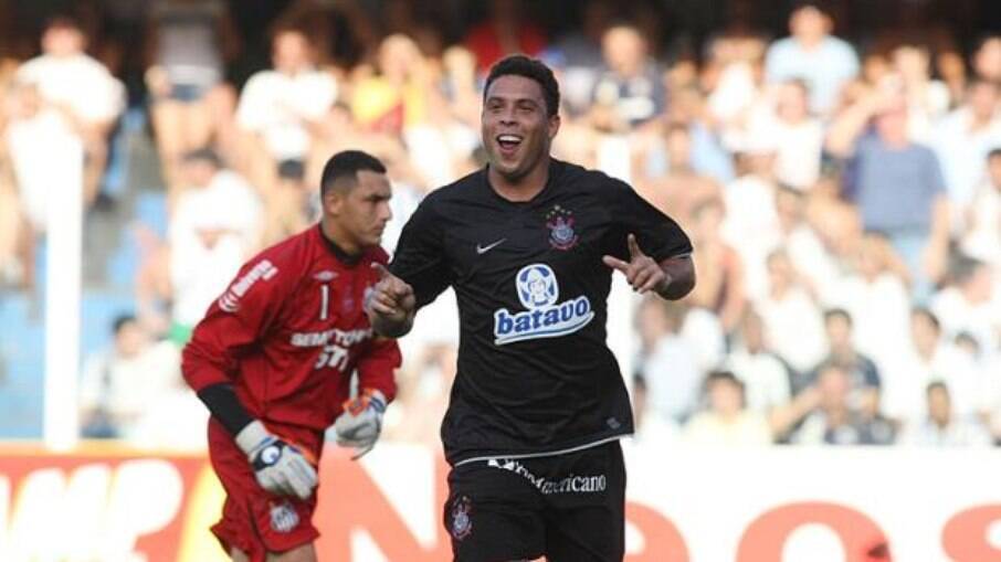 Ronaldo jogou no Corinthians entre 2009 e 2011
