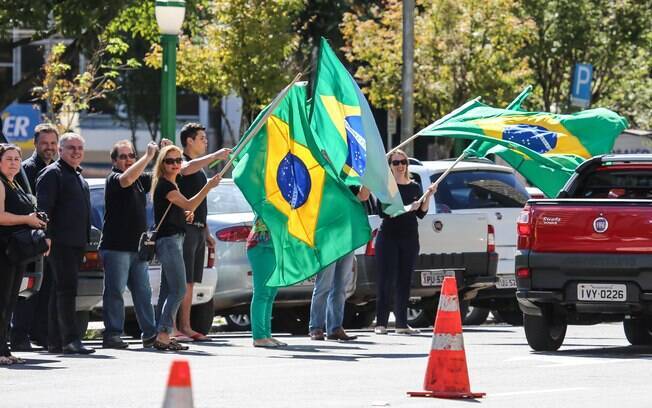 Grupo faz protesto pedindo o impeachment da presidente Dilma em Caxias do Sul nesta quinta-feira (17), no Rio Grande do Sul.. Foto: Luca Erbes/Futura Press - 17.03.16