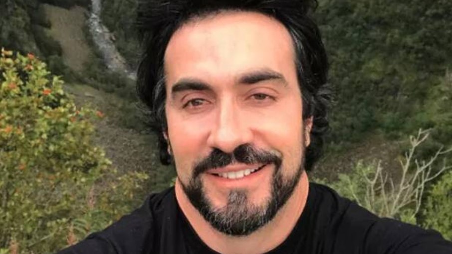 Padre Fábio de Melo faz brincadeira na rede social e pede desculpas aos seguidores Padre Fábio de Melo faz brincadeira na rede social e pede desculpas aos seguidores