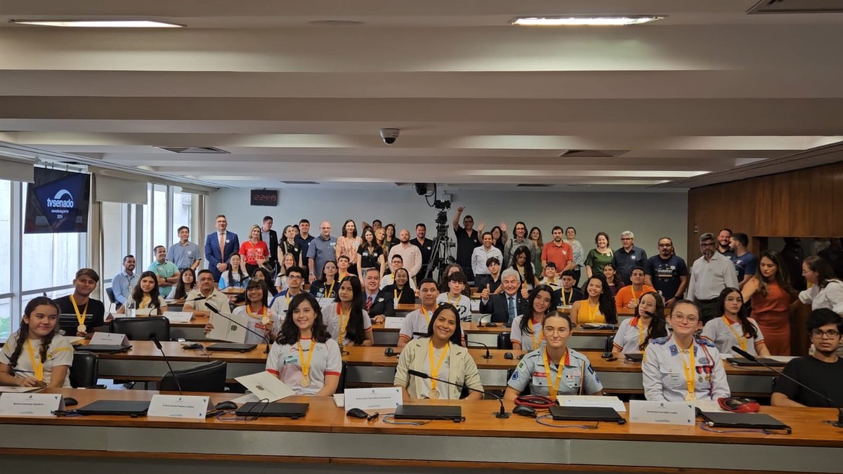 Entrega de Certificados de Honra ao Mérito - Olimpíada Nacional de Ciências 2024. Senador Astronauta Marcos Pontes e alunos premiados