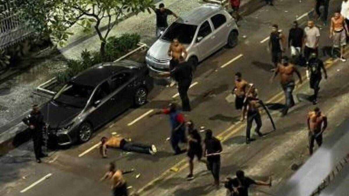 Torcedores de Botafogo e Flamengo brigam após partida, duas pessoas saem feridas e uma vai presa