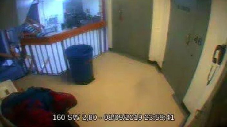 Vídeo da prisão de Epstein: saiba o que mostra o minuto perdido