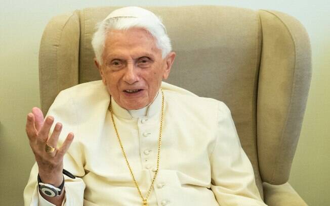Bento XVI teria acobertado casos de abusos sexuais contra menores