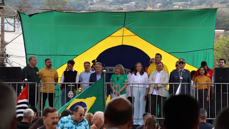 Vinhedo celebra 203 anos da Independência com desfile cívico