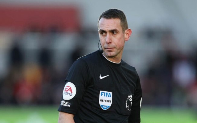 David Coote, juiz que foi autor de episódio polêmico com Liverpool e Klopp volta a ganhar destaque na mídia David Coote, juiz que foi autor de episódio polêmico com Liverpool e Klopp volta a ganhar destaque na mídia