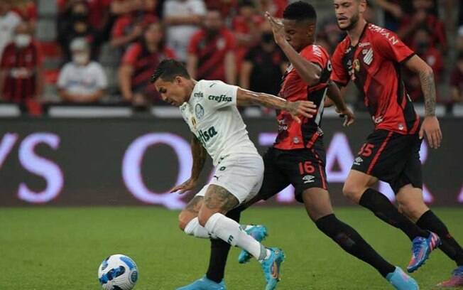 Veiga marca no fim, e Palmeiras busca empate com o Athletico-PR na Recopa Sul-Americana