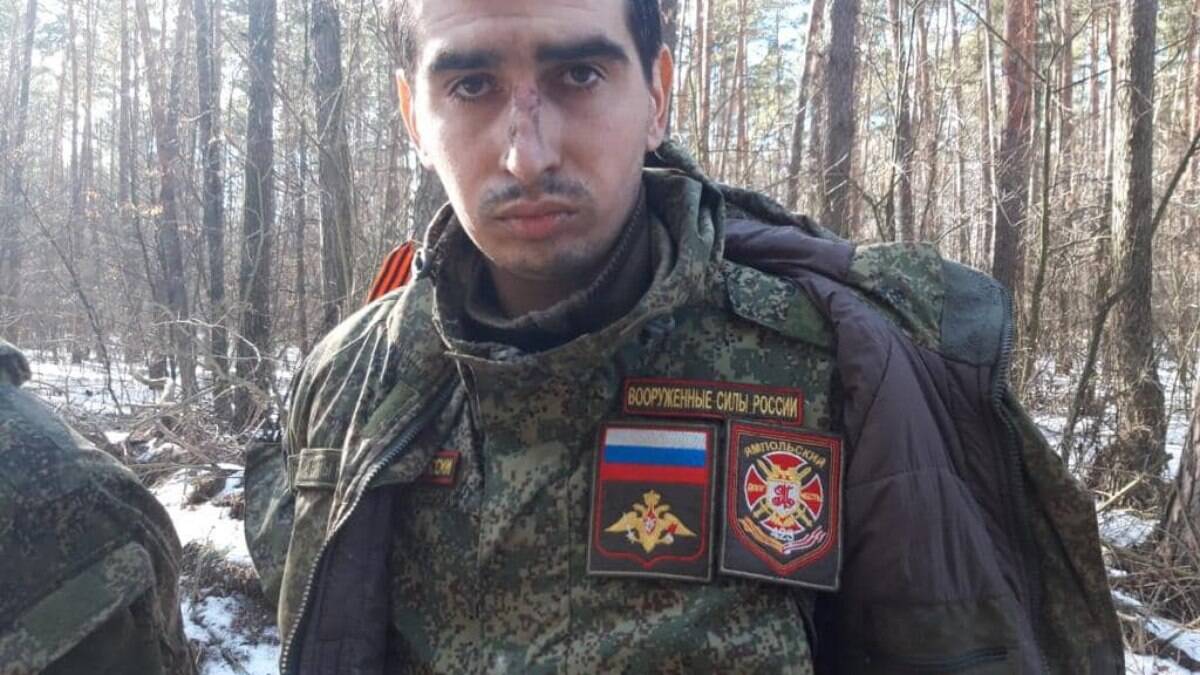 Soldado russo preso por militares da Ucrânia