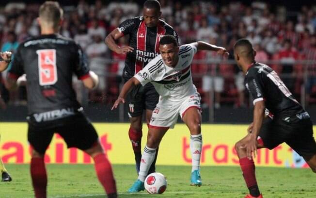 Ceni exalta volume de jogo do São Paulo contra o Botafogo-SP, mas lamenta chances perdidas