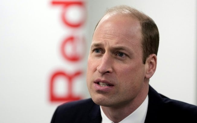 O príncipe William fez sua primeira aparição pública desde que a esposa Catherine anunciou o diagnóstico de câncer