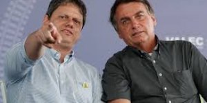 Bolsonaro se irrita com falas de filho e manda recado dos EUA