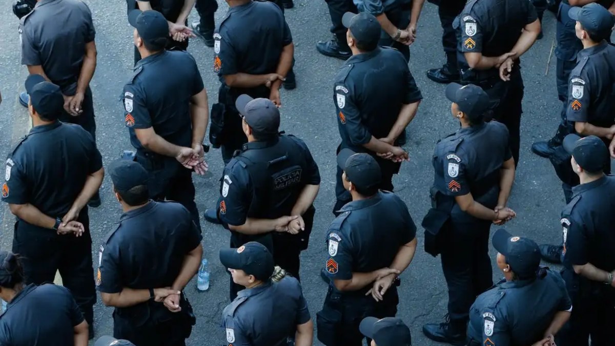 O Brasil conta atualmente com 404.871 policiais militares e 95.908 civis