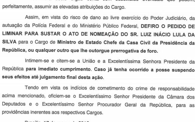 Reprodução da decisão temporária que suspendeu posse de Lula, assinada por juiz federal do DF