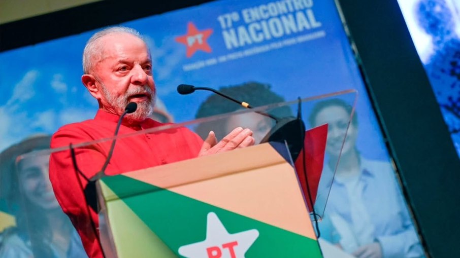Lula durante discurso no 17º Encontro Nacional do PT Lula durante discurso no 17º Encontro Nacional do PT