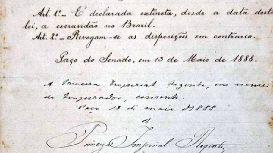 13 de maio de 1888 – Princesa Isabel assina a lei Áurea