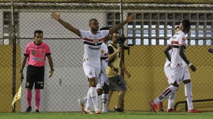 São Paulo vence o São Bernardo e chega mais confiante nas quartas