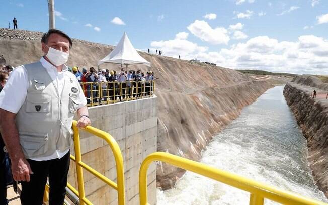 O presidente da República Jair Bolsonaro durante inauguração de um dos canais da transposição do Rio São Francisco
