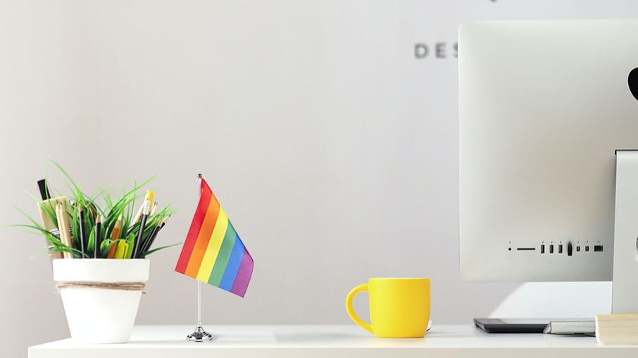 Funcionários podem se sentir incomodados ao serem perguntados se são ou não LGBTs