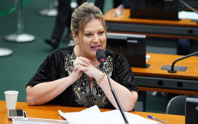 Líder de governo no Congresso, Joice Hasselmann (PSL-SP) admite que governo pode trabalhar em conjunto com o Parlamento
