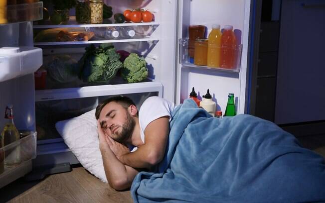 Consumir alimentos que ajudam a dormir pode ajudar a solucionar seus problemas noturnos
