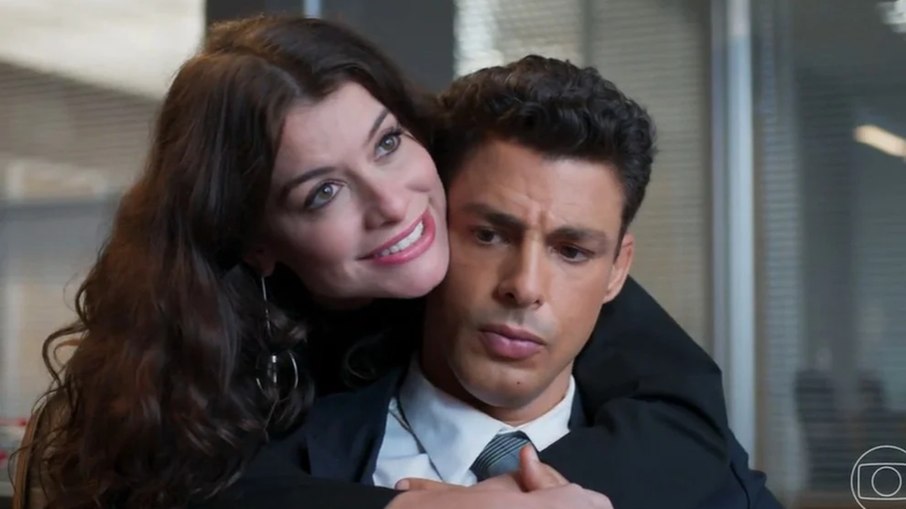 Alinne Moraes e Cauã Reymond em 