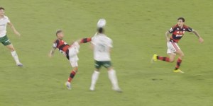 Carrascal pede desculpas após expulsão contra o Palmeiras