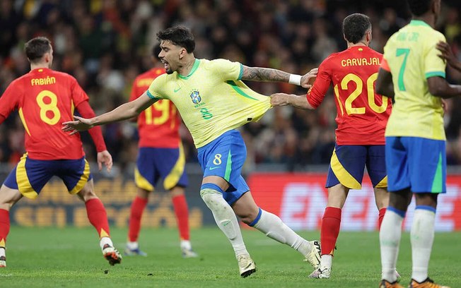 Lucas Paquetá durante partida da Seleção