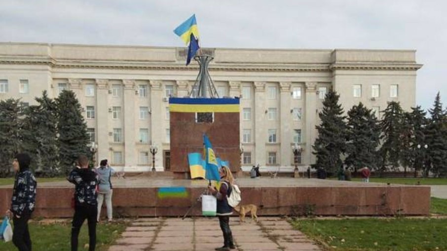 Ucranianos comemoram a retomada da cidade de Kherson