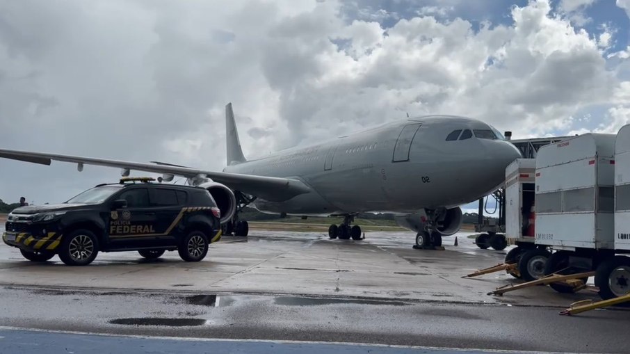 Avião da FAB que buscou brasileiros deportados