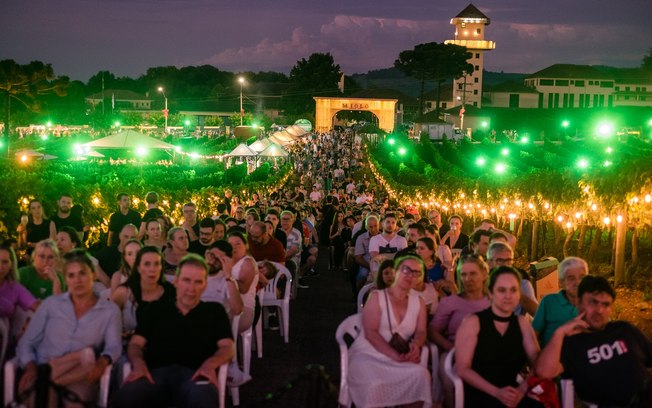 Festival de Natal em Bento Gonçalves tem shows em meio aos parreirais