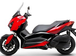 Yamaha lança linha 2023 do scooter XMax ABS por R$ 29,9 mil