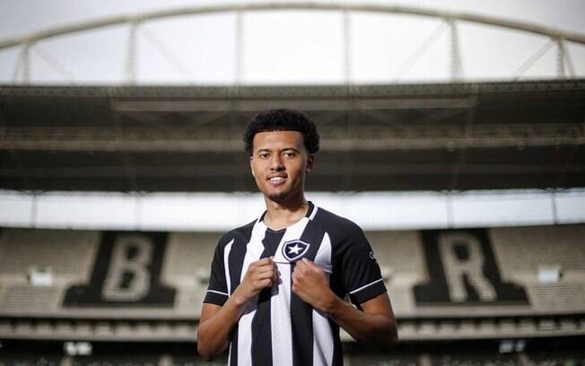 Niko Hämäläinen mostra credenciais no Botafogo: 'Acho que vou trazer mais energia'
