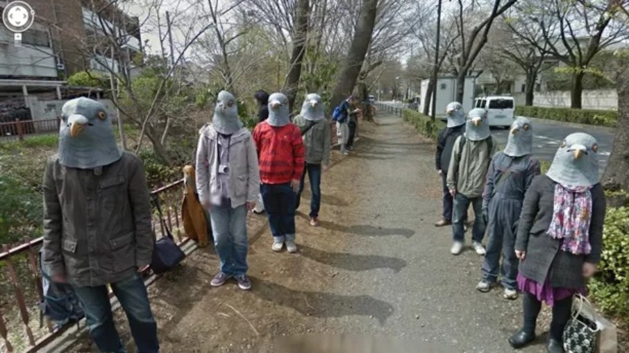 Grupo de homens pombo flagrados pelo street view Grupo de homens pombo flagrados pelo street view