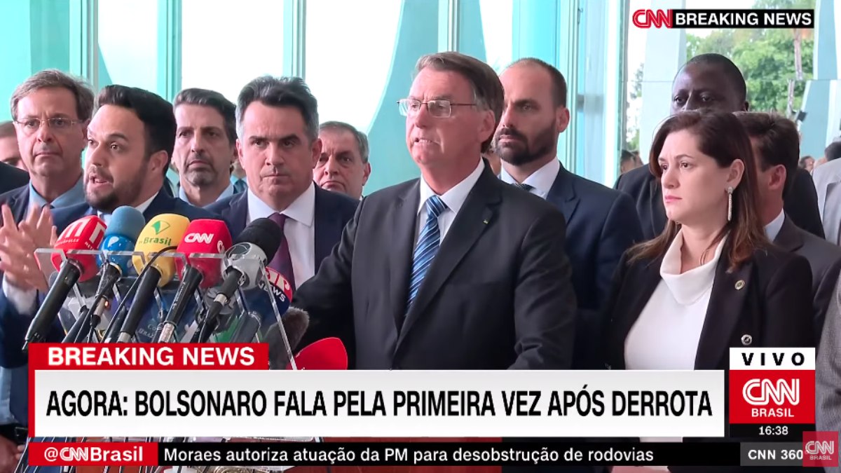 Bolsonaro durante pronunciamento nesta terça-feira (1)