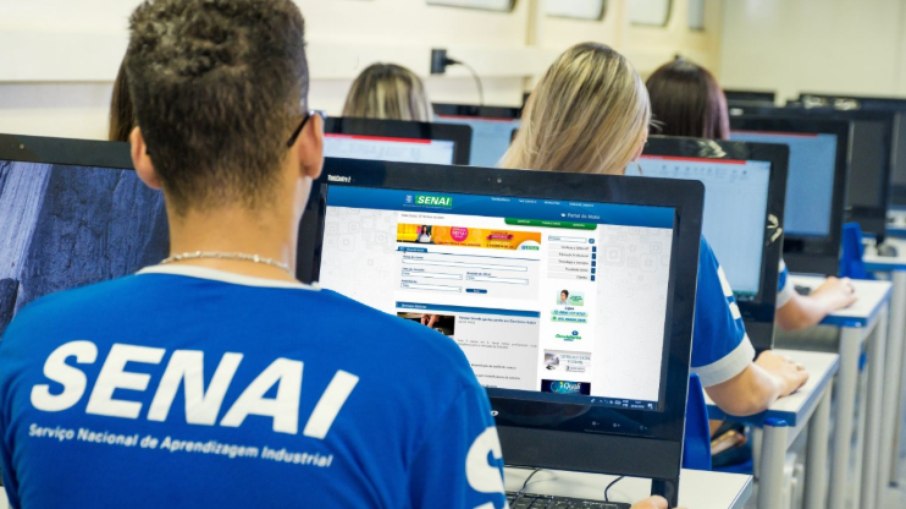 Senai oferece cursos técnicos gratuitos com auxílio de R$ 858 por mês Senai oferece cursos técnicos gratuitos com auxílio de R$ 858 por mês