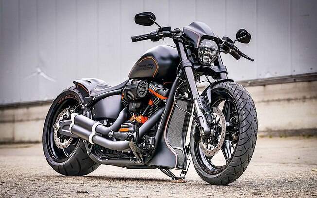 Harley-Davidson FXDR Black Rebel Thunderbird: Custom mescla o preto clássico com detalhes laranja, que é a cor da Harley
