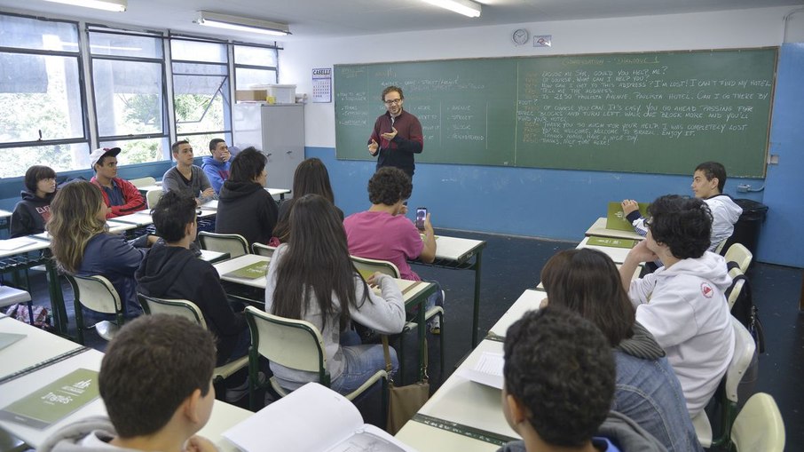 Valorizar a carreira dos professores aparece nos planos de ambos os candidatos