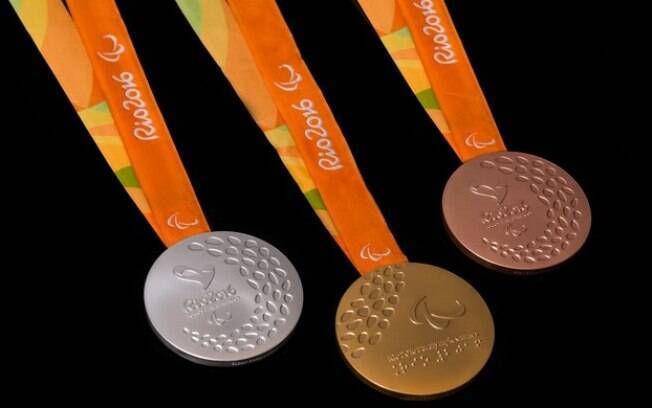 As medalhas entregues nos Jogos Olímpicos do Rio de Janeiro, em 2016, apresentaram problemas. Comitê alegou que países mais frios podem ter influenciado